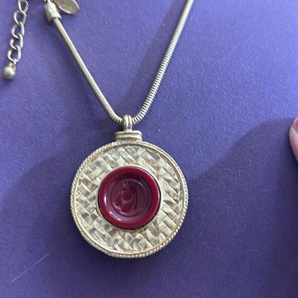 Chicos REVERSIBLE Necklace Pearl and Equestrian Design - Picture 2 of 3